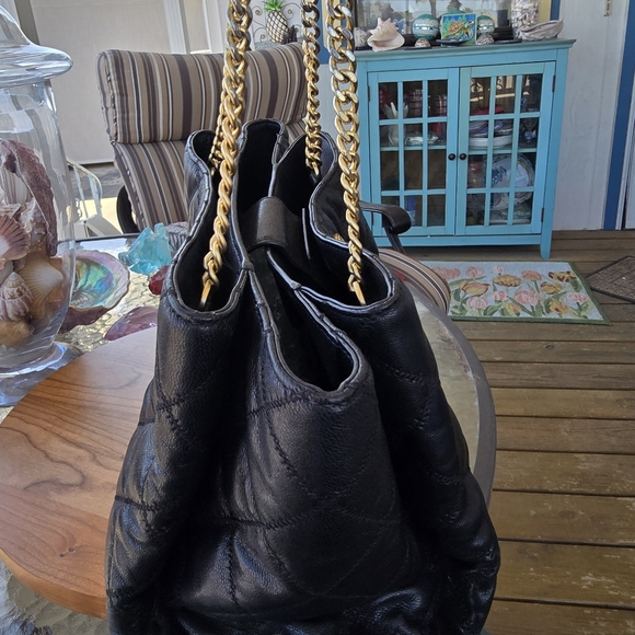 Tory Burch Black Willa Quilted Leather Tote/Shoulder Bag w/ Black L.& Gold Chain - Picture 9 of 13